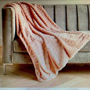 ZGALLERIE- Brand new in packaging- luxe blush croc throw blanket